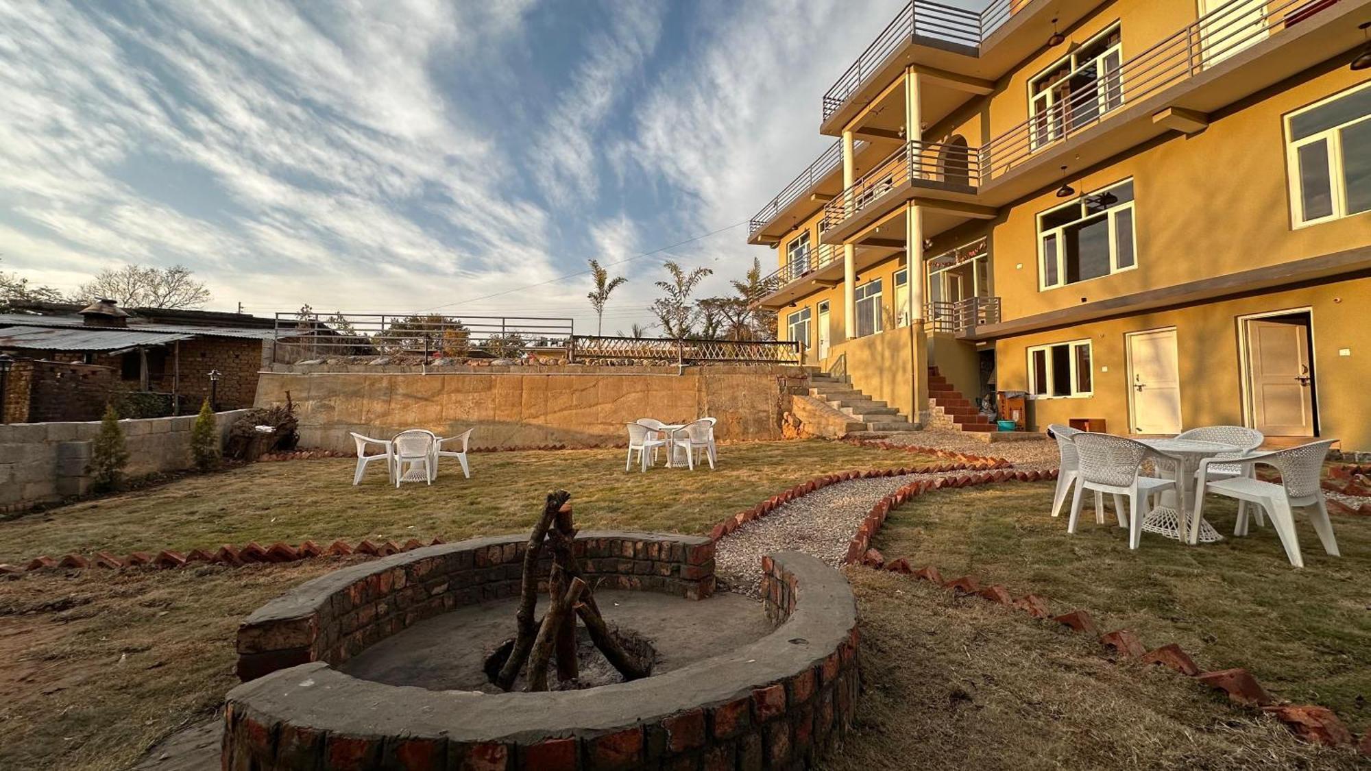 Hotel The Lumi Bīr Exterior foto